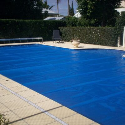 Como limpar uma piscina